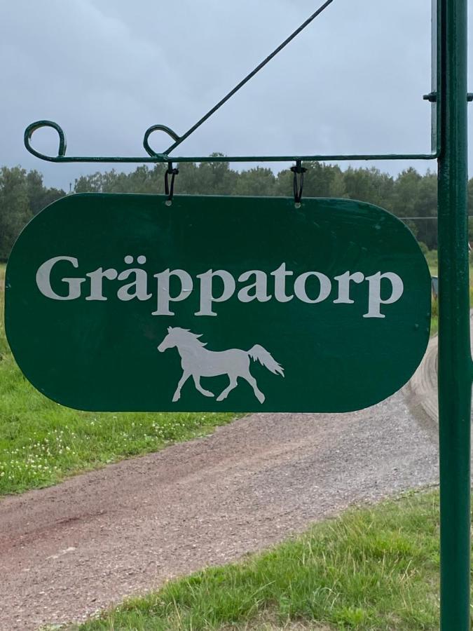 Liten Stuga Mitt I Naturen Pa Kinnekulle Hallekis Exterior photo